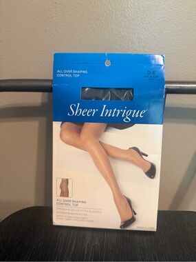 Vintage Sheer Intrigue Off Black Control Top Pantyhose Size D-E USA Made NIP